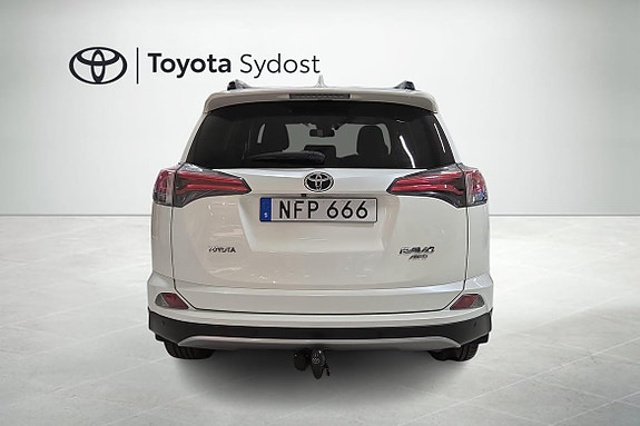 Toyota RAV4 5 of 19
