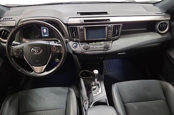 Toyota RAV4 9 of 19