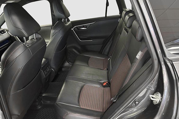 Toyota RAV4 9 of 12