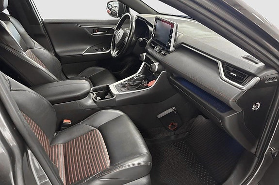 Toyota RAV4 7 of 12