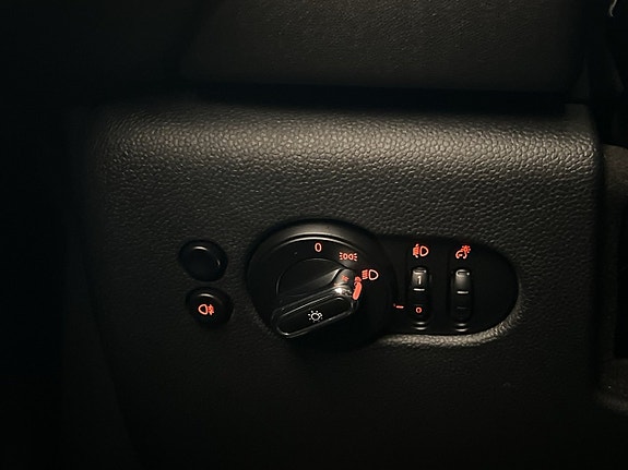 MINI Cooper 12 of 28