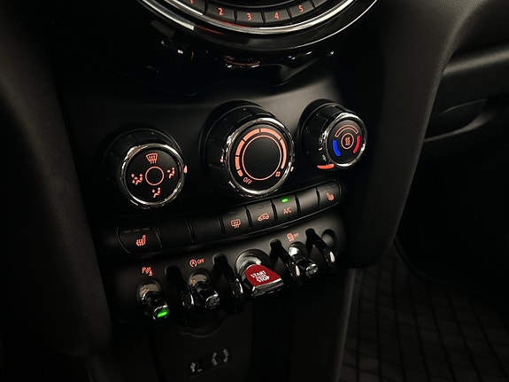MINI Cooper 18 of 28