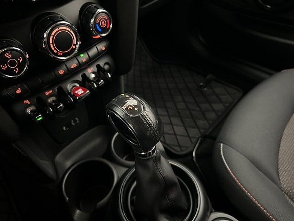 MINI Cooper 19 of 28