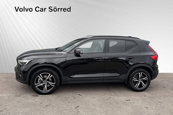Volvo XC40 3 of 17
