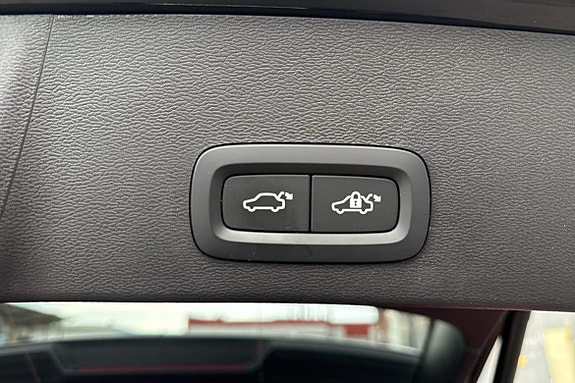 Volvo XC40 17 of 17
