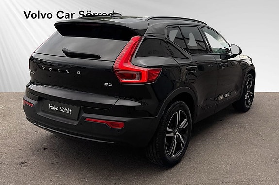 Volvo XC40 5 of 17