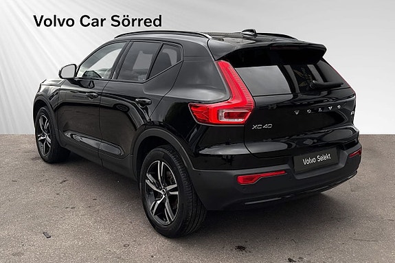 Volvo XC40 4 of 17