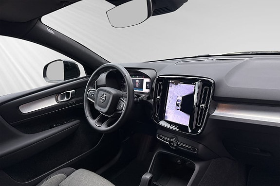 Volvo XC40 10 of 17