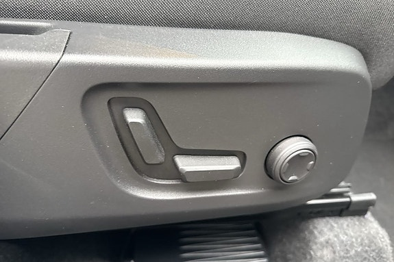Volvo XC40 14 of 17