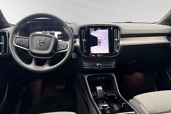 Volvo XC40 9 of 17