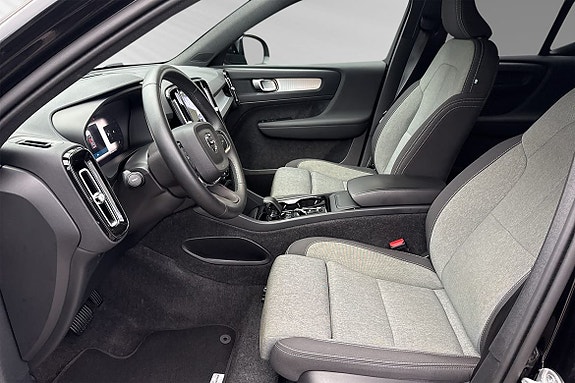 Volvo XC40 7 of 17