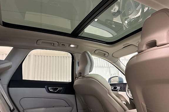 Volvo XC60 26 of 30