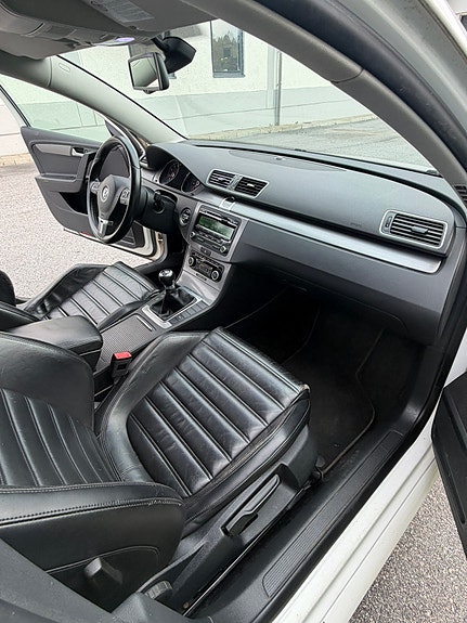Volkswagen Passat 4 of 6