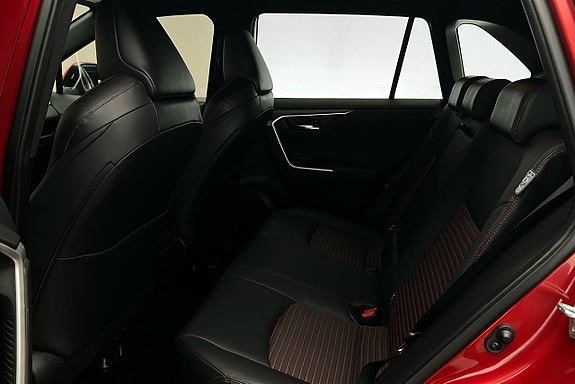 Toyota RAV4 Plug-in Hybrid 13 of 25