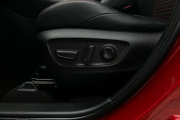 Toyota RAV4 Plug-in Hybrid 16 of 25