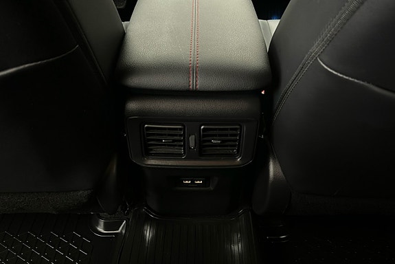 Toyota RAV4 Plug-in Hybrid 19 of 25