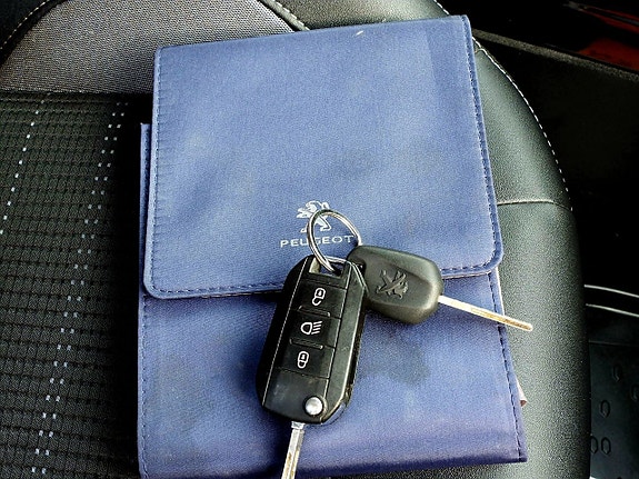 Peugeot 2008 27 of 28