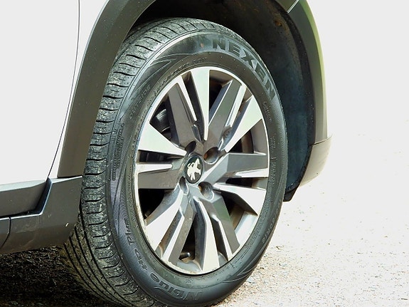 Peugeot 2008 8 of 28