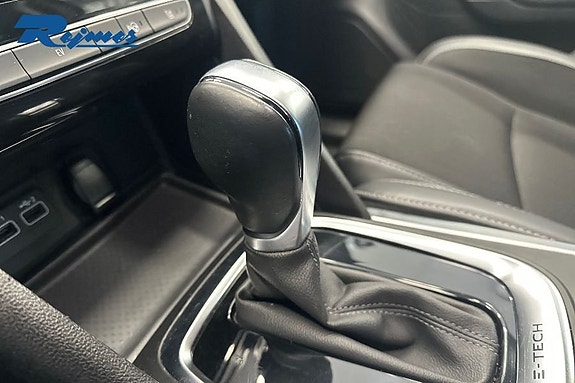 Renault Megane 12 of 16