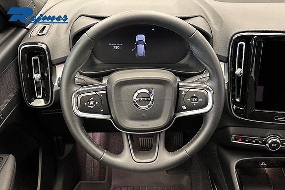 Volvo XC40 11 of 21