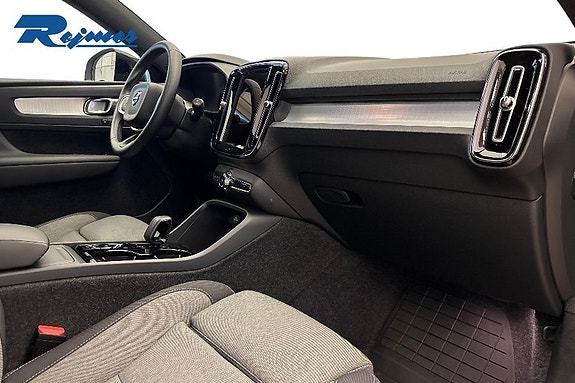 Volvo XC40 6 of 21