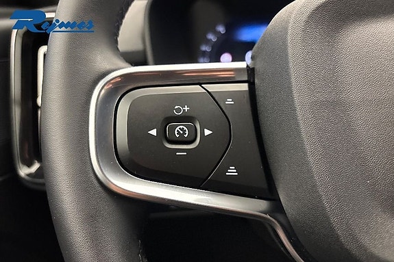 Volvo XC40 15 of 21