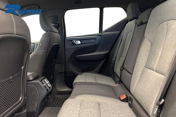 Volvo XC40 8 of 21