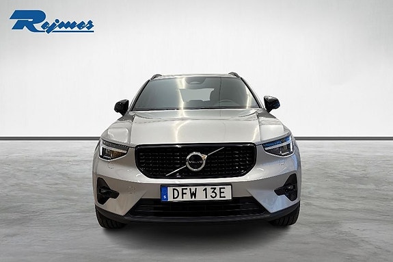 Volvo XC40 4 of 21