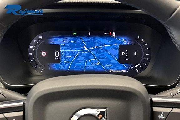 Volvo XC40 10 of 21