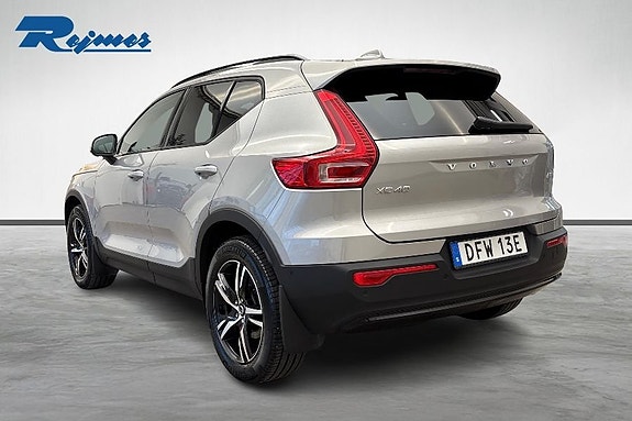 Volvo XC40 3 of 21