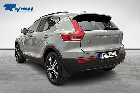 Volvo XC40 3 of 21