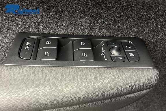 Volvo XC40 15 of 21