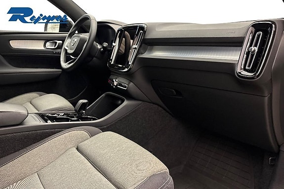 Volvo XC40 5 of 21