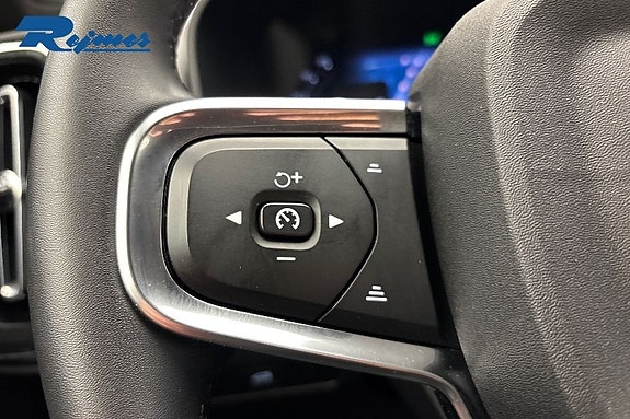 Volvo XC40 10 of 21