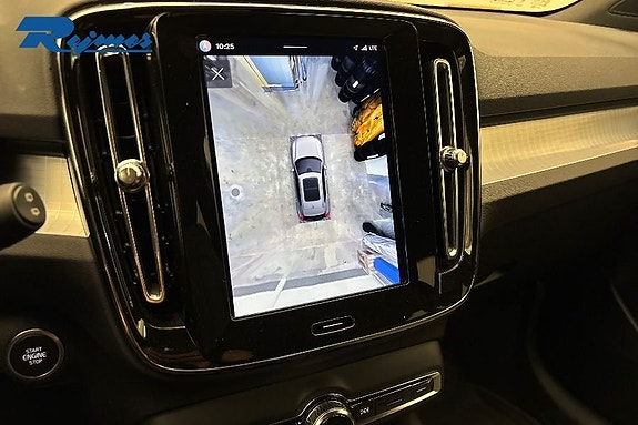 Volvo XC40 13 of 21