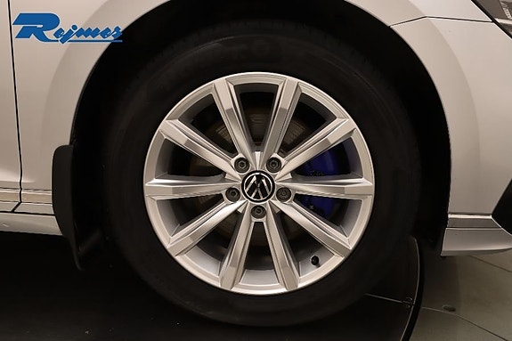 Volkswagen Passat 12 of 25