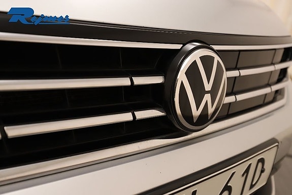 Volkswagen Passat 23 of 25