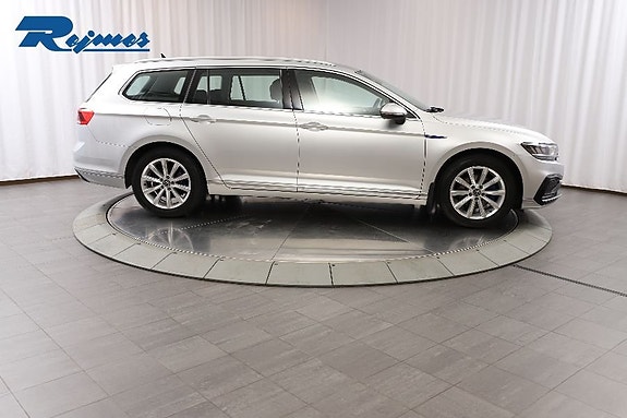 Volkswagen Passat 8 of 25