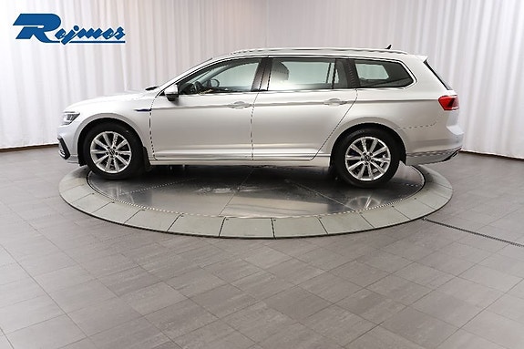 Volkswagen Passat 3 of 25