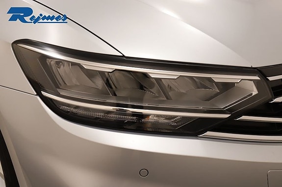 Volkswagen Passat 22 of 25