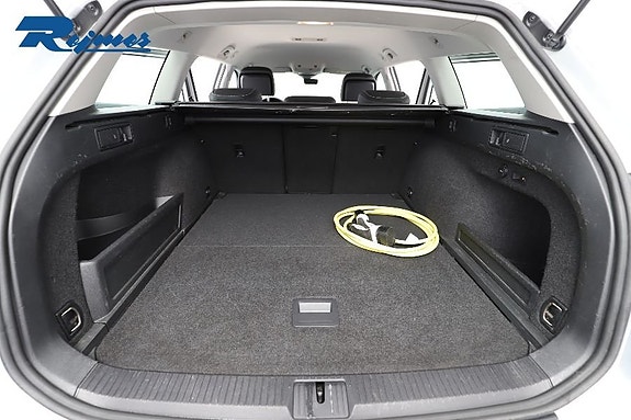 Volkswagen Passat 17 of 25