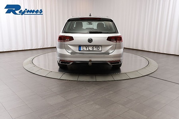 Volkswagen Passat 16 of 25