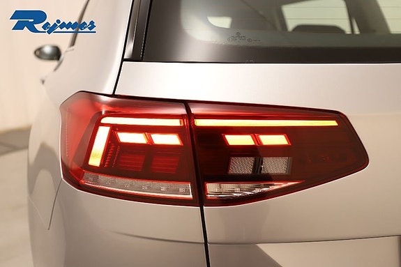 Volkswagen Passat 15 of 25