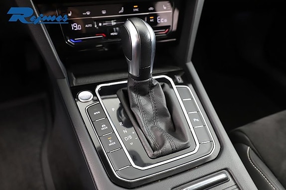 Volkswagen Passat 24 of 25