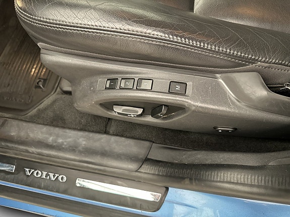Volvo XC60 12 of 30
