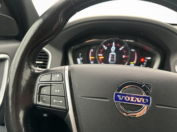 Volvo XC60 16 of 30