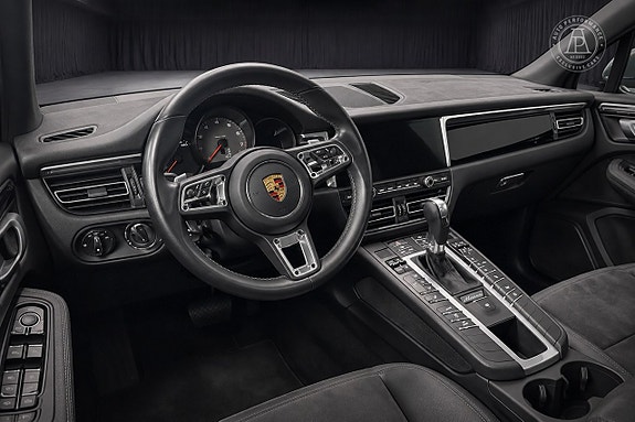 Porsche Macan S 7 of 9