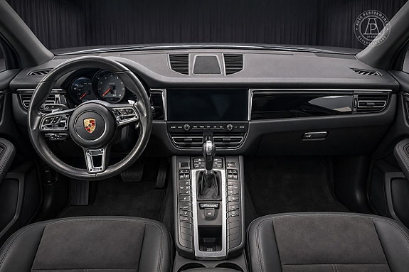 Porsche Macan S 8 of 9