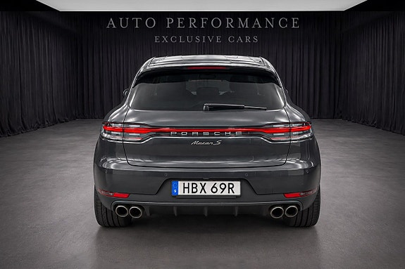 Porsche Macan S 5 of 9