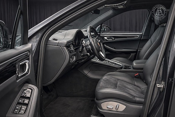 Porsche Macan S 6 of 9